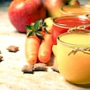 El jugo de la zanahoria, manzana y nueces frecuentemente contribuirá a fortalecer la memoria y a reducir el riesgo del envejecimiento prematuro del mismo.