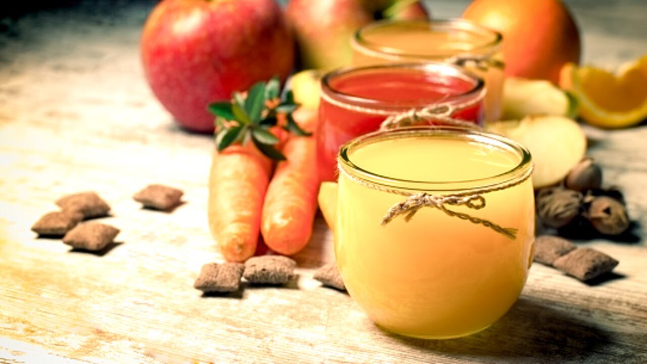 El jugo de la zanahoria, manzana y nueces frecuentemente contribuirá a fortalecer la memoria y a reducir el riesgo del envejecimiento prematuro del mismo.