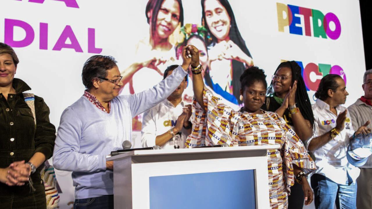 Gustavo Petro, ganador del Pacto por Colombia en compañía de Francia Márquez, quien obtuvo una votación histórica en el país.