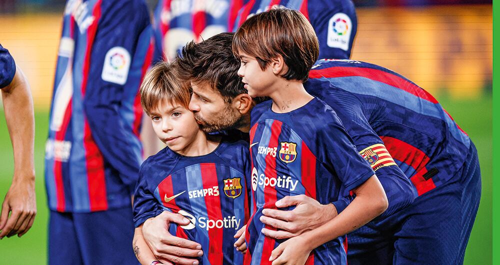 Gerard Piqué y sus hijos Sasha y Milan 