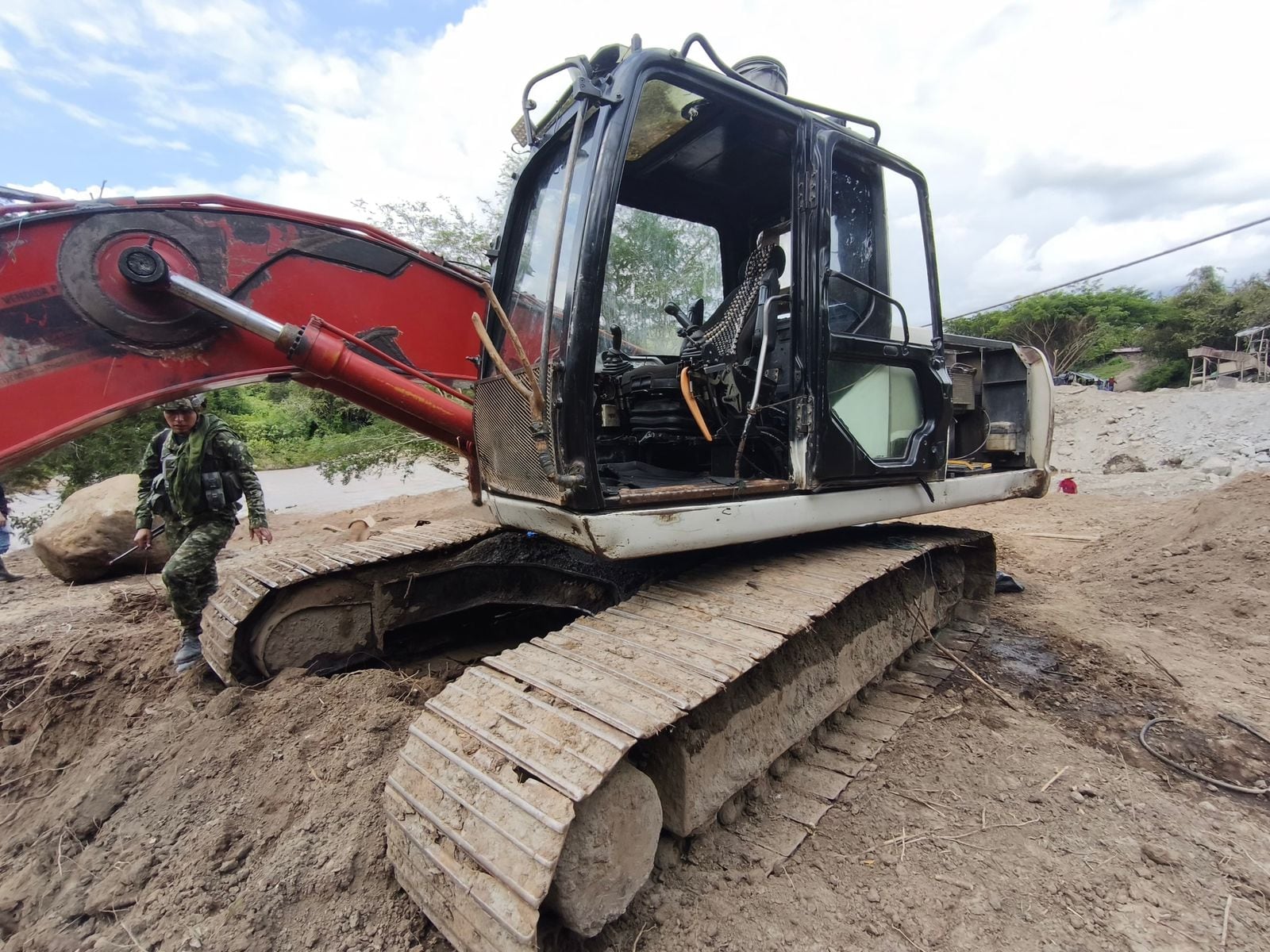 Maquinaria decomisada por el Ejército.