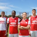 Santa Fe presentó su nueva camiseta con las principales figuras del equipo