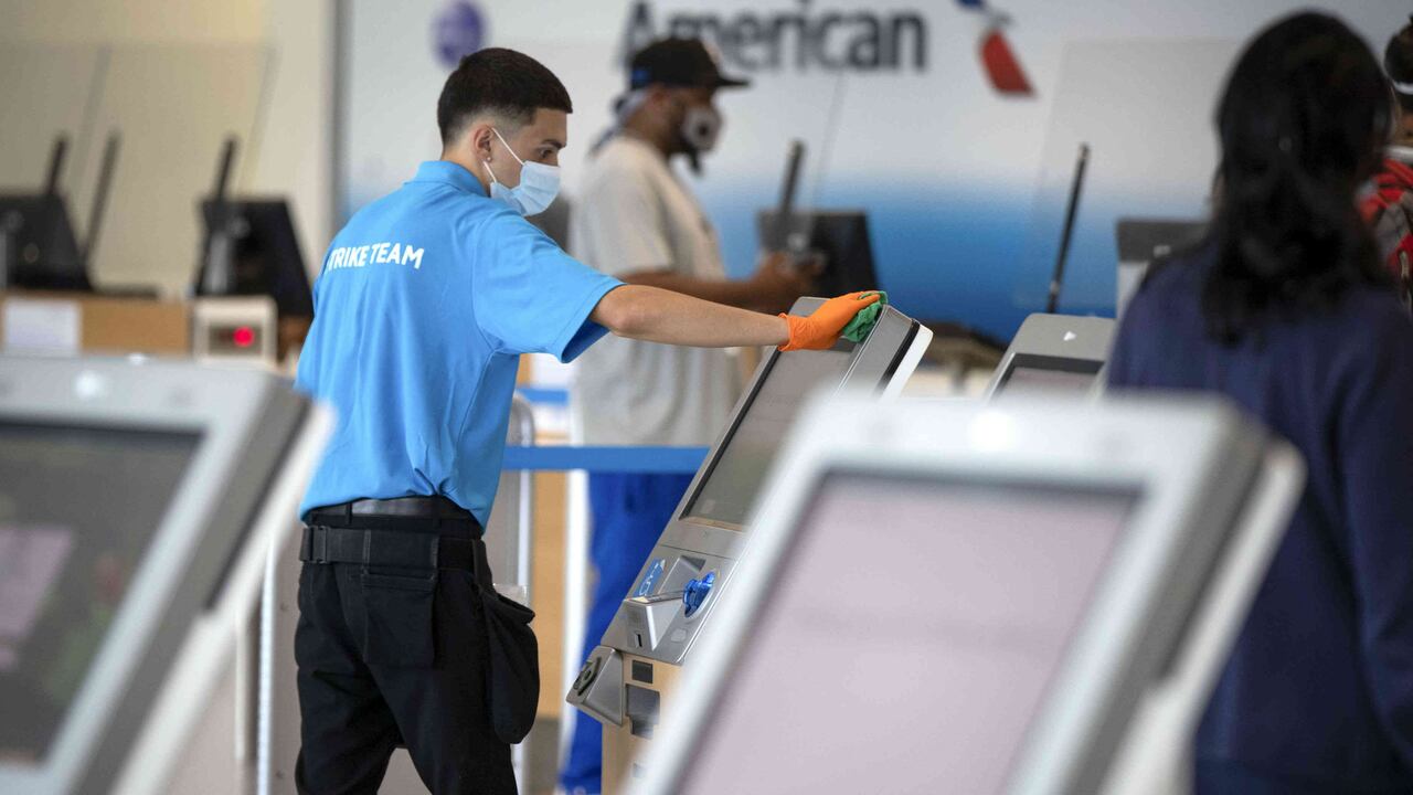 American Airlines podría despedir hasta 25.000 trabajadores | Últimas noticias