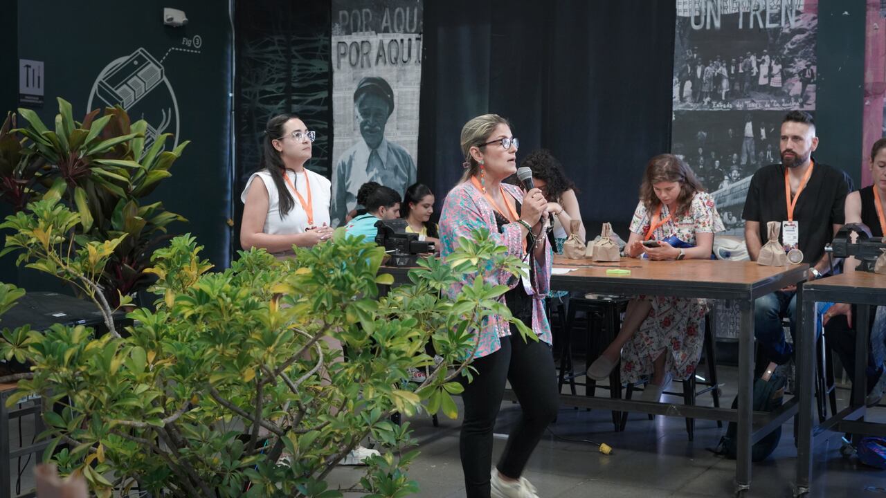 Taller Una mente bien ajardinada realizado por el equipo de Cuidado y Bienestar de Cosmo Schools.