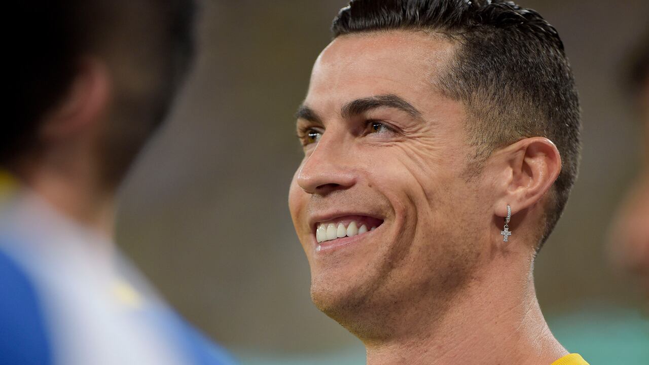 Cristiano Ronaldo es uno de los futbolistas más reconocidos en el mundo.