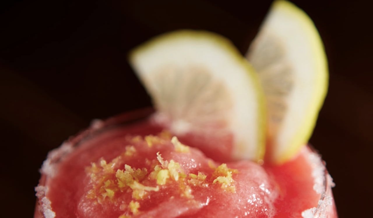 El consumo del jugo de sandía con limón también ayuda al cuidado de la piel