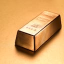 En distintas culturas se cree que los Reyes Magos le trajeron oro como regalo al niño Jesús.