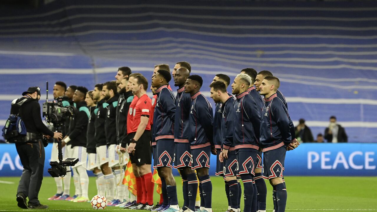Actos protocolarios en el Santiago Bernabéu, previo al partido entre PSG y Real Madrid.