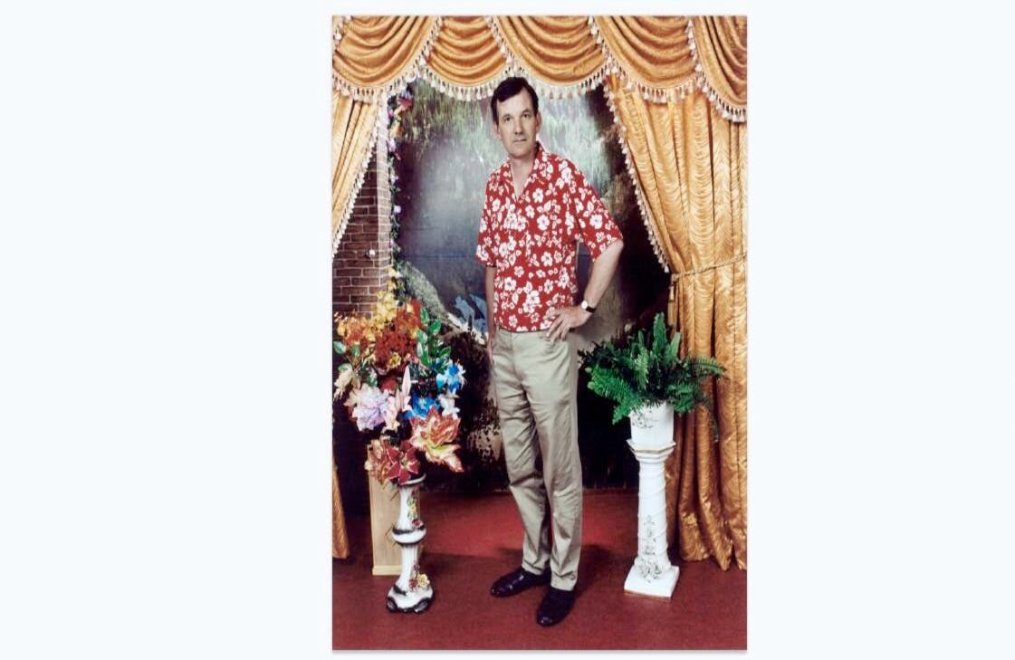 En Autoportraits, Parr reúne una serie de autorretratos tomados durante sus viajes. Allí documenta la evolución del retrato fotográfico, desde las fotos documento en blanco y negro hasta los montajes hechos en photoshop y la selfie contemporánea.