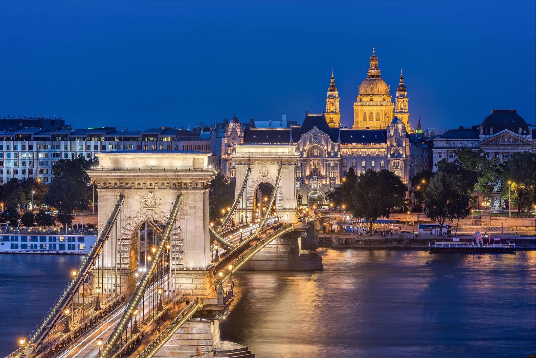 Puente de las cadenas de Budapest, Hungría