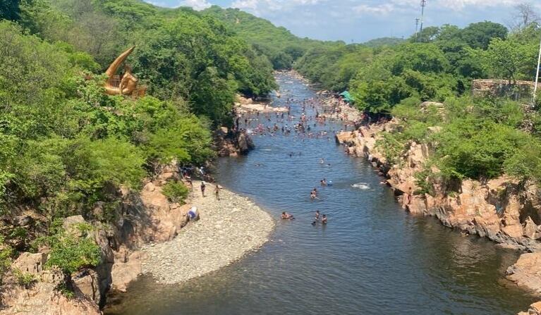 Una cabeza en avanzado estado de descomposición fue hallada en el sitio donde se bañaban los turistas