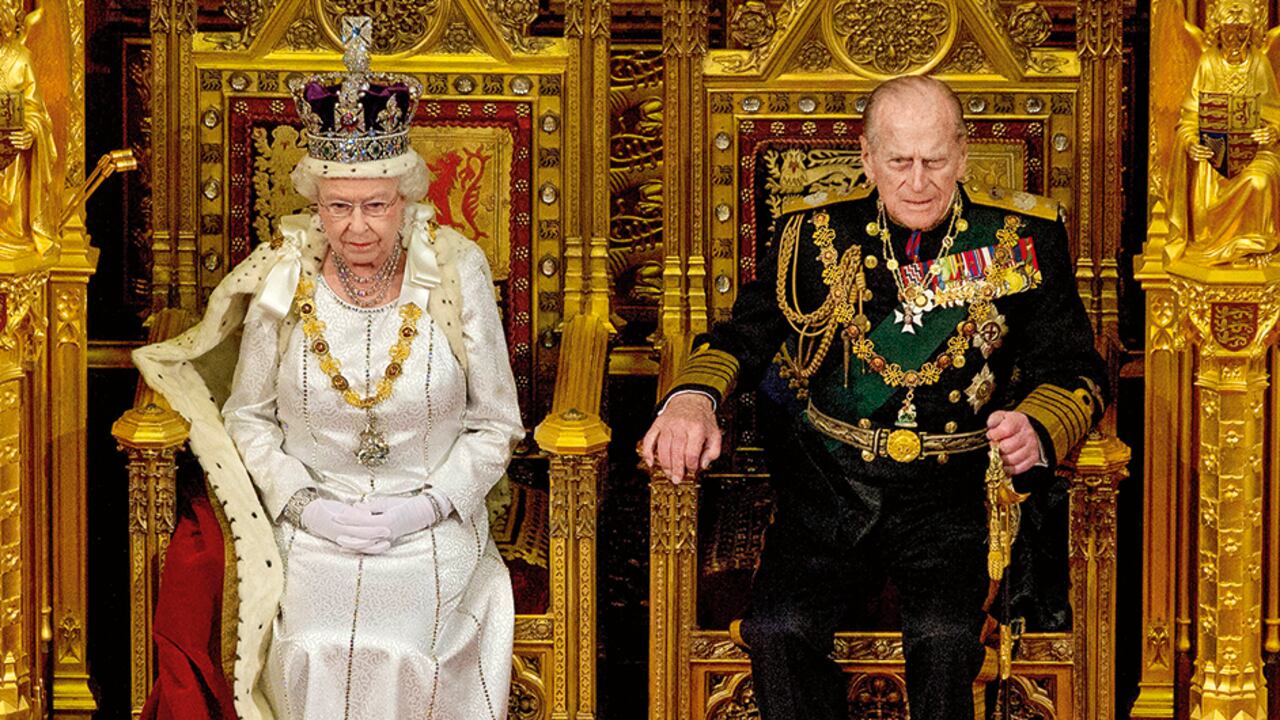 Fue el gran soporte de Isabel en sus 69 años de reinado. No tenía funciones constitucionales, pero era el jefe de la familia real, con la cual era muy estricto.