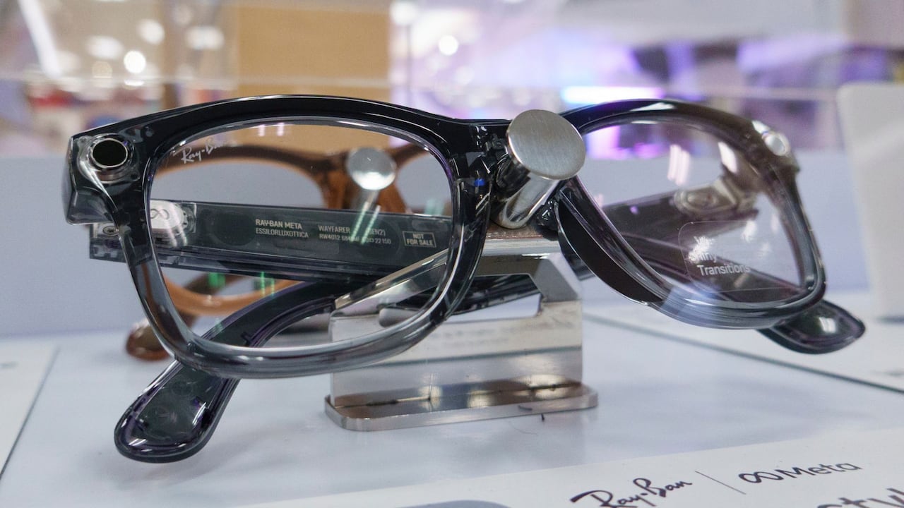Meta quiere blindar sus gafas inteligentes con un sistema que bloquea cámaras y micrófonos