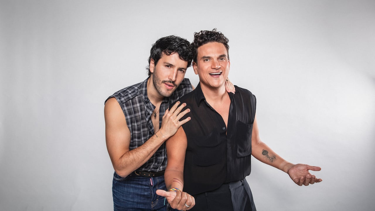 Silvestre Dangond y Sebastián Yatra unen sus voces en una nueva colaboración musical.