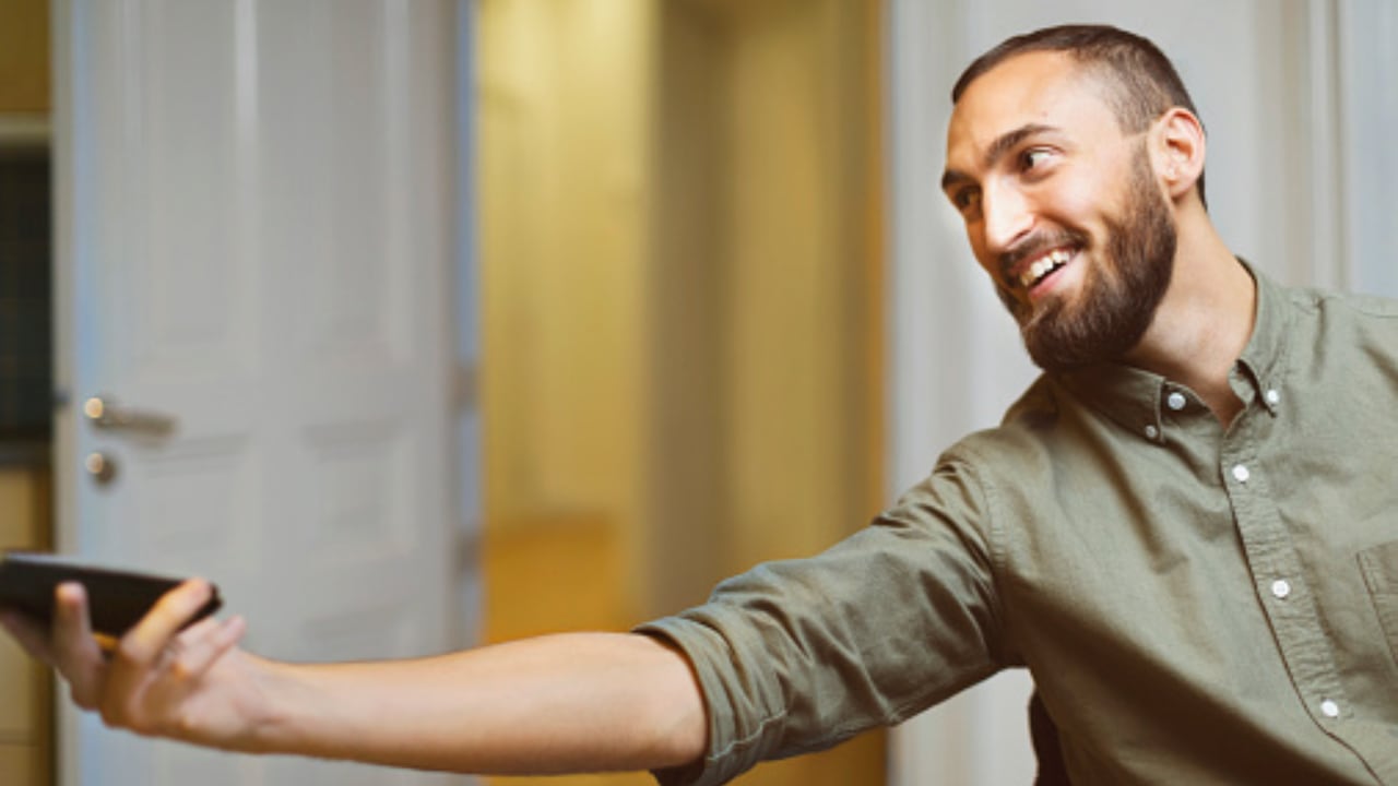 Prestar un objeto puede poner a prueba la confianza entre dos personas.