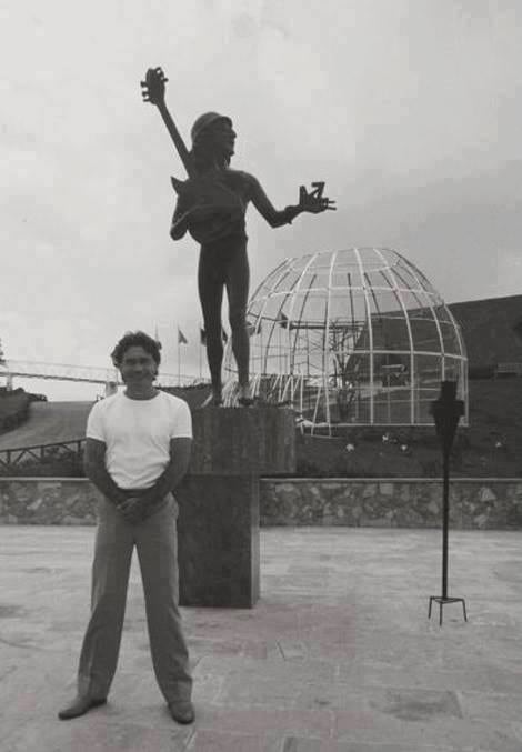 Esta fue la estatua que el excapo puso en su posada. Costó 400 millones de pesos de la época.