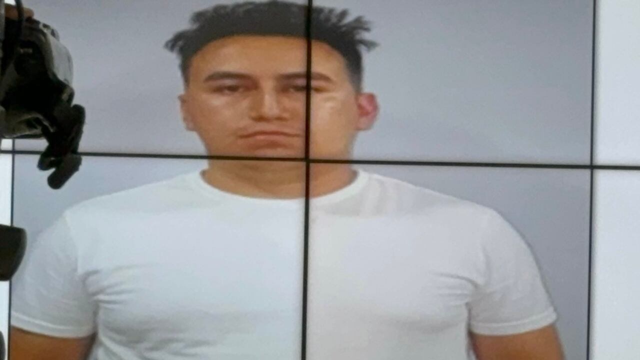 Los padres del joven exigen que su hijo vuelva a Colombia lo más rápido posible.