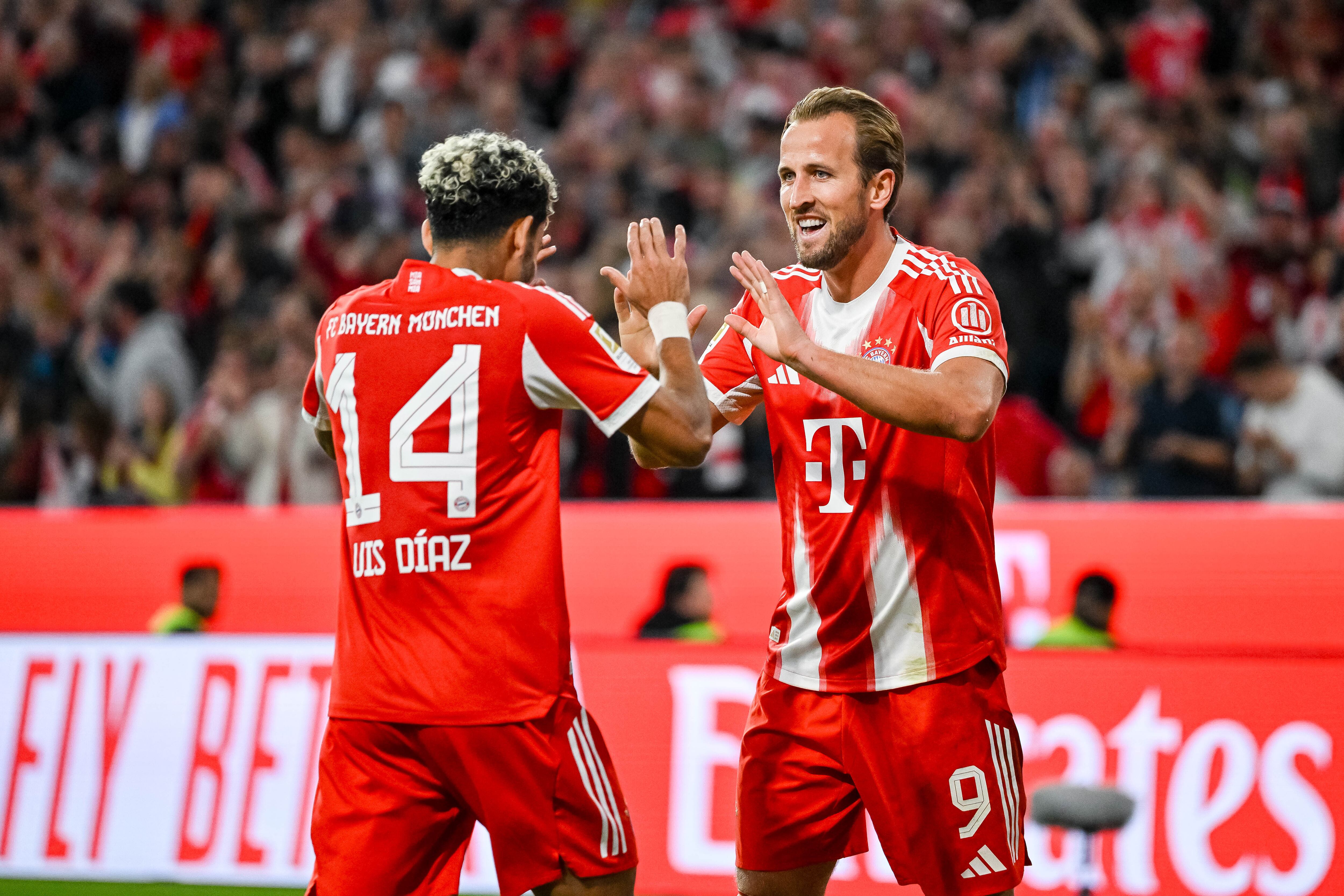 Harry Kane y Luis Díaz celebrando un gol del Bayern Múnich.