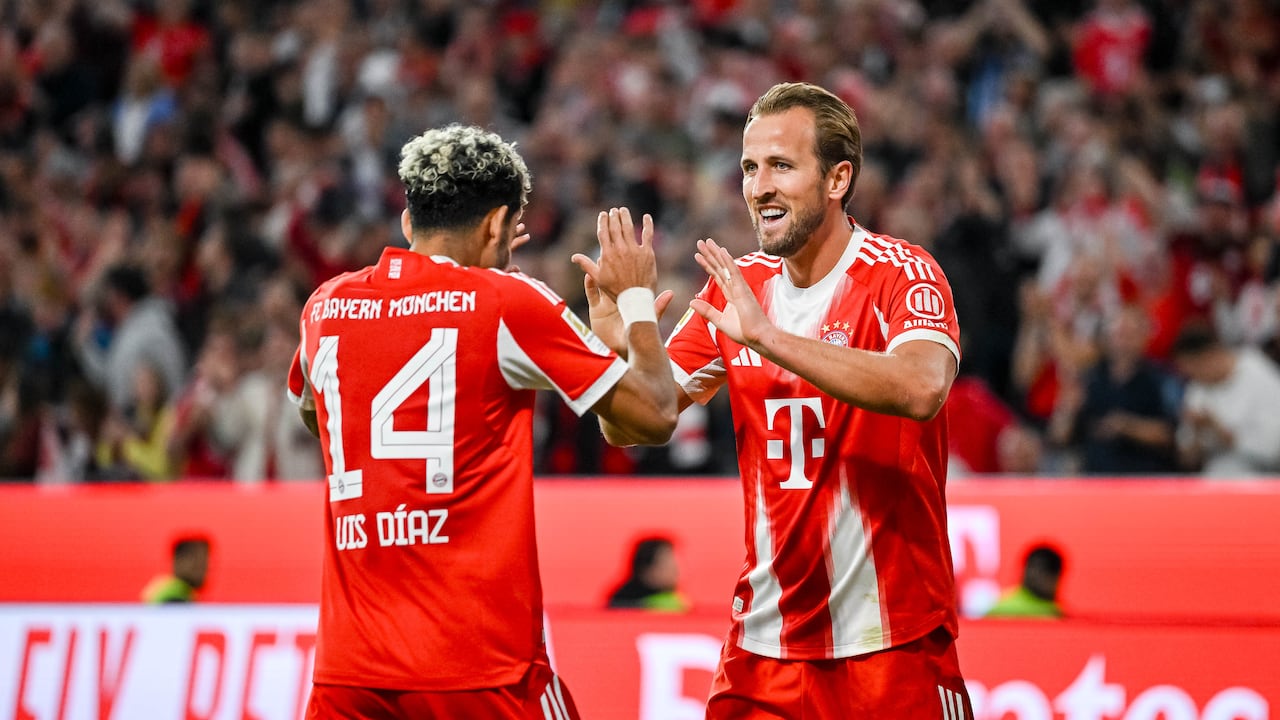 Munich, Germany - August 22: Luis Díaz of Bayern Muenchen and Harry Kane of Bayern Muenchen celebrates after scoring his team's sixth goal with teammates during the Bundesliga match between FC Bayern München and RB Leipzig at Allianz Arena on August 22, 2025 in Munich, Germany. (Photo by Harry Langer/DeFodi Images/DeFodi via Getty Images)