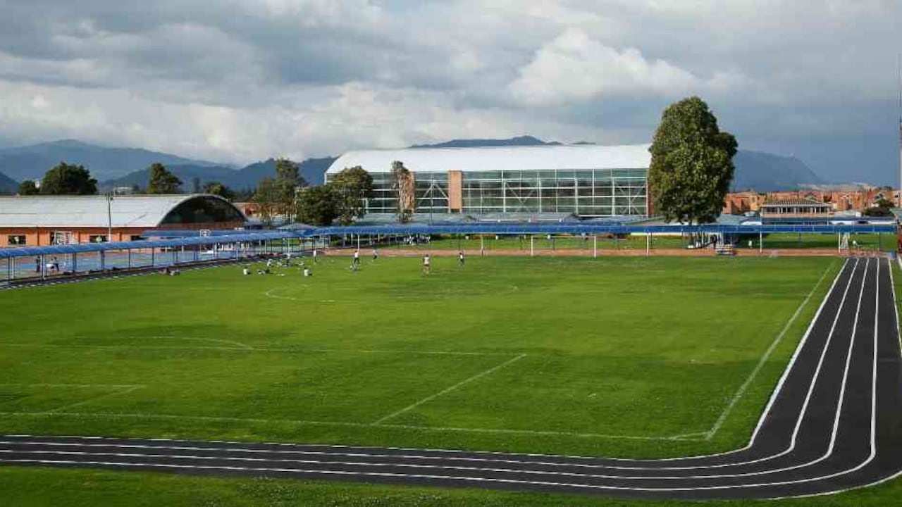 Jorge Enrique Piraquive Arévalo, rector y fundador del Gimnasio Británico, quería consolidar el bilingüismo en un colegio colombiano. Para lograrlo tuvo que sortear muchas dificultades.