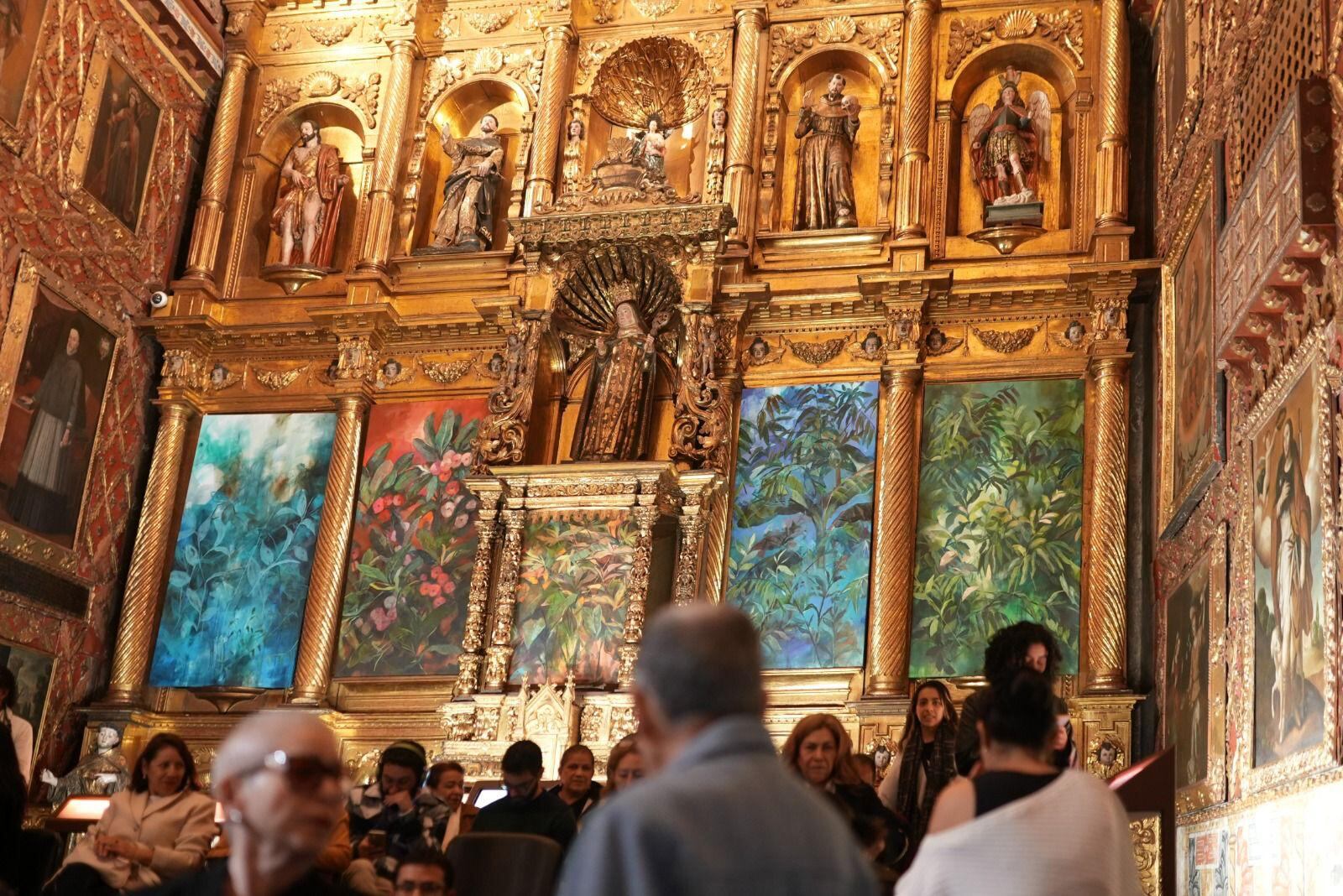 Desde la madrugada, todos los 2 de febrero, los riohacheros se congregan en las calles y conforman una procesión para la Virgen de los Remedios.