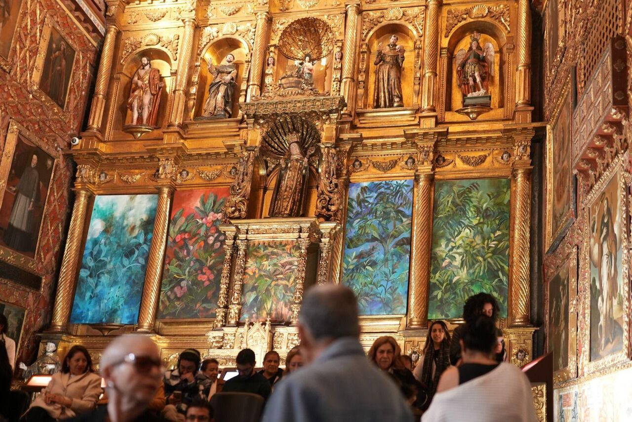 Desde la madrugada, todos los 2 de febrero, los riohacheros se congregan en las calles y conforman una procesión para la Virgen de los Remedios.