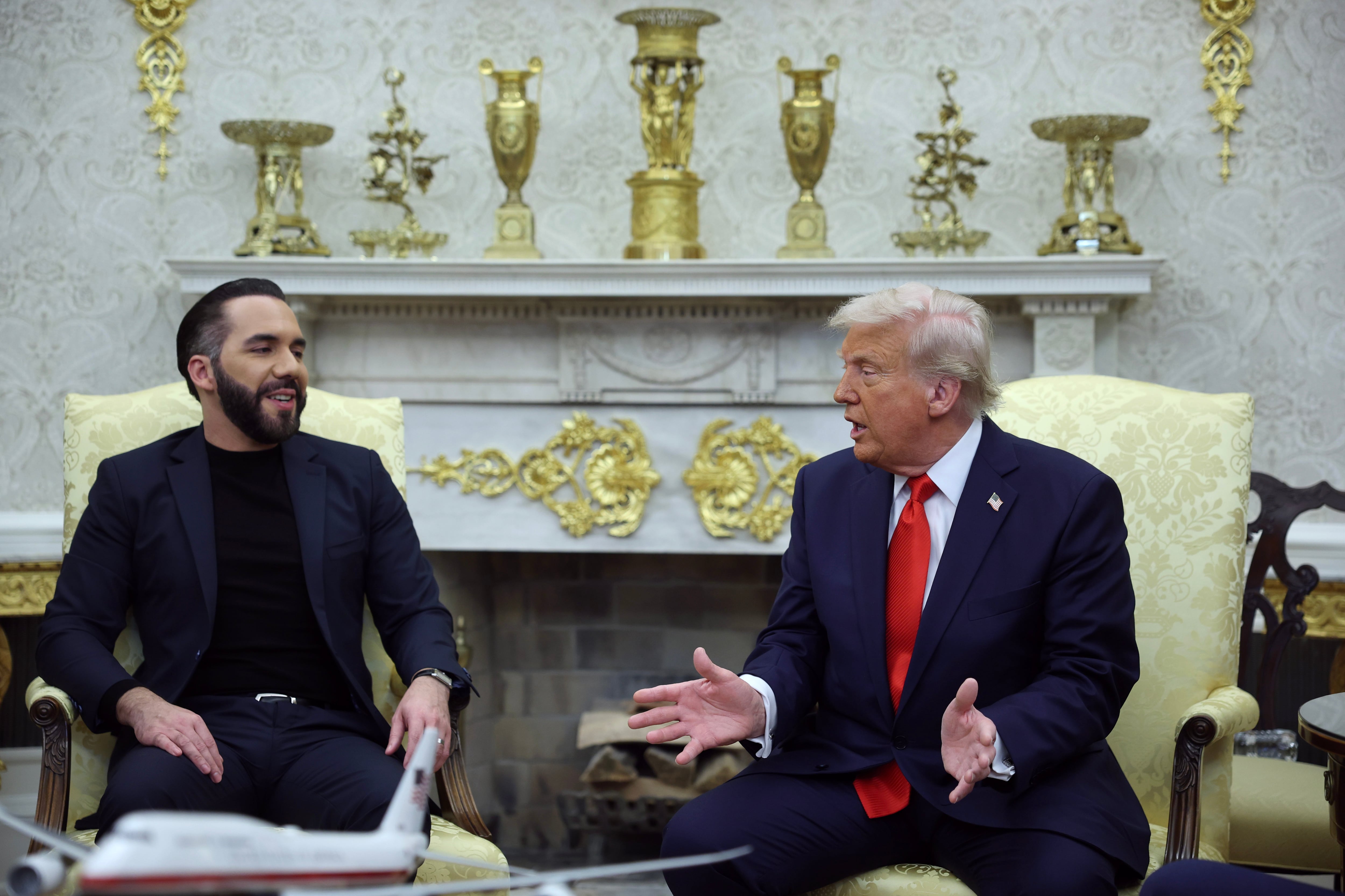 Durante la reunión en la Casa Blanca, Trump respaldó la decisión de Bukele y elogió su enfoque en la lucha contra las pandillas