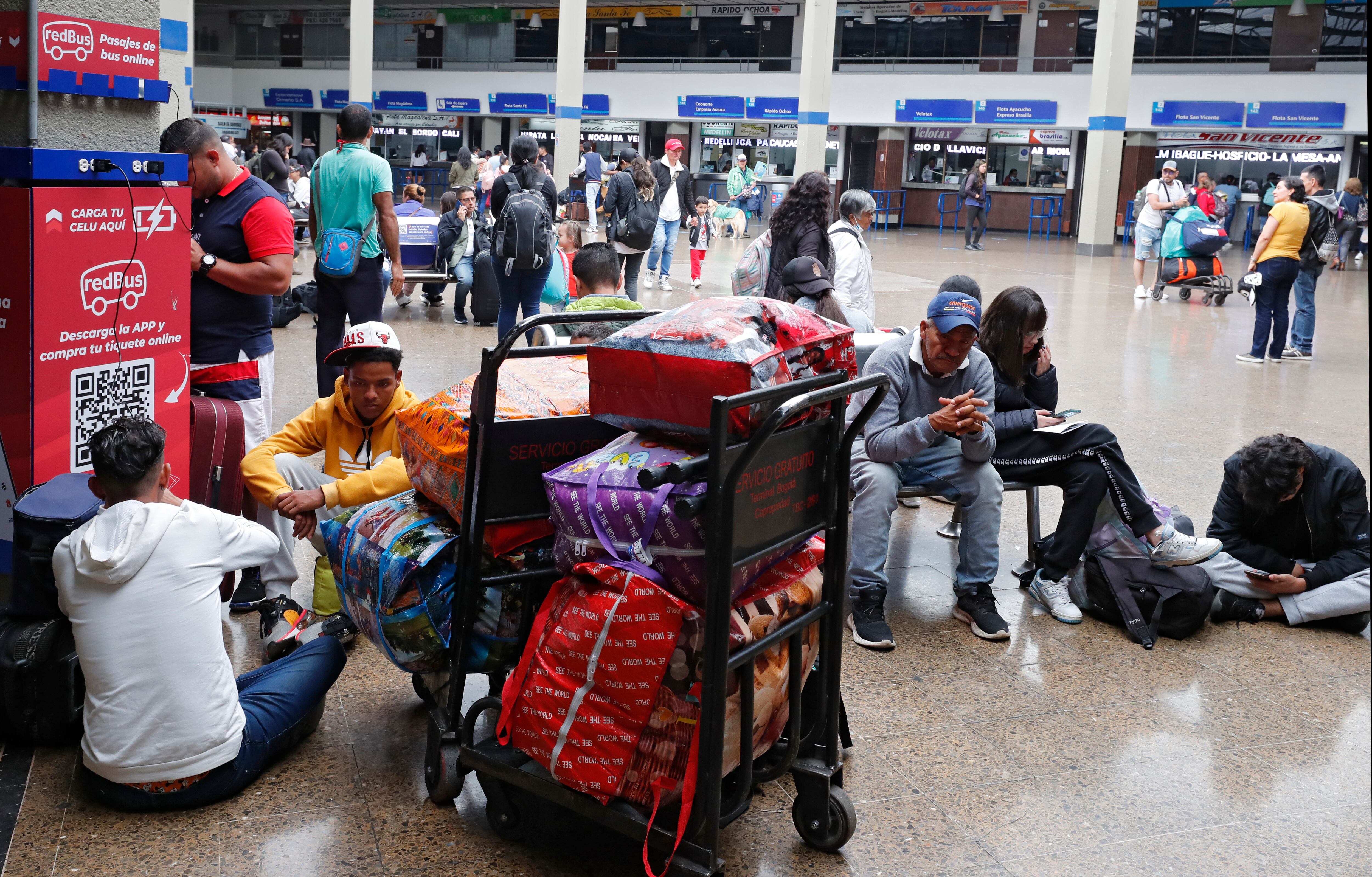 Terminal de Transporte de Bogotá  viajeros durante la temporada de Semana Santa
Bogota abril 5 del 2023
Foto Guillermo Torres Reina / Semana