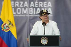 El Jefe de Estado saludó, con motivo de las festividades navideñas, a los integrantes de las Fuerzas Militares en destacamentos de Saravena (Arauca), y Puerto Carreño y Marandúa, en el departamento del Vichada.
Fotografía: Juan Diego Cano-Presidencia