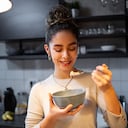 La avena es un cereal rico en fibra.