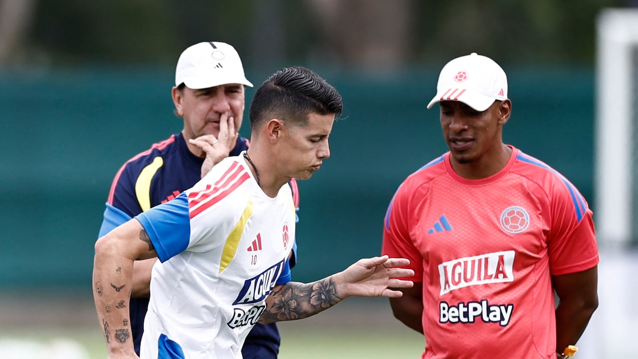Néstor Lorenzo y Amaranto Perea en el entrenamiento de la Selección Colombia en Guadalajara.