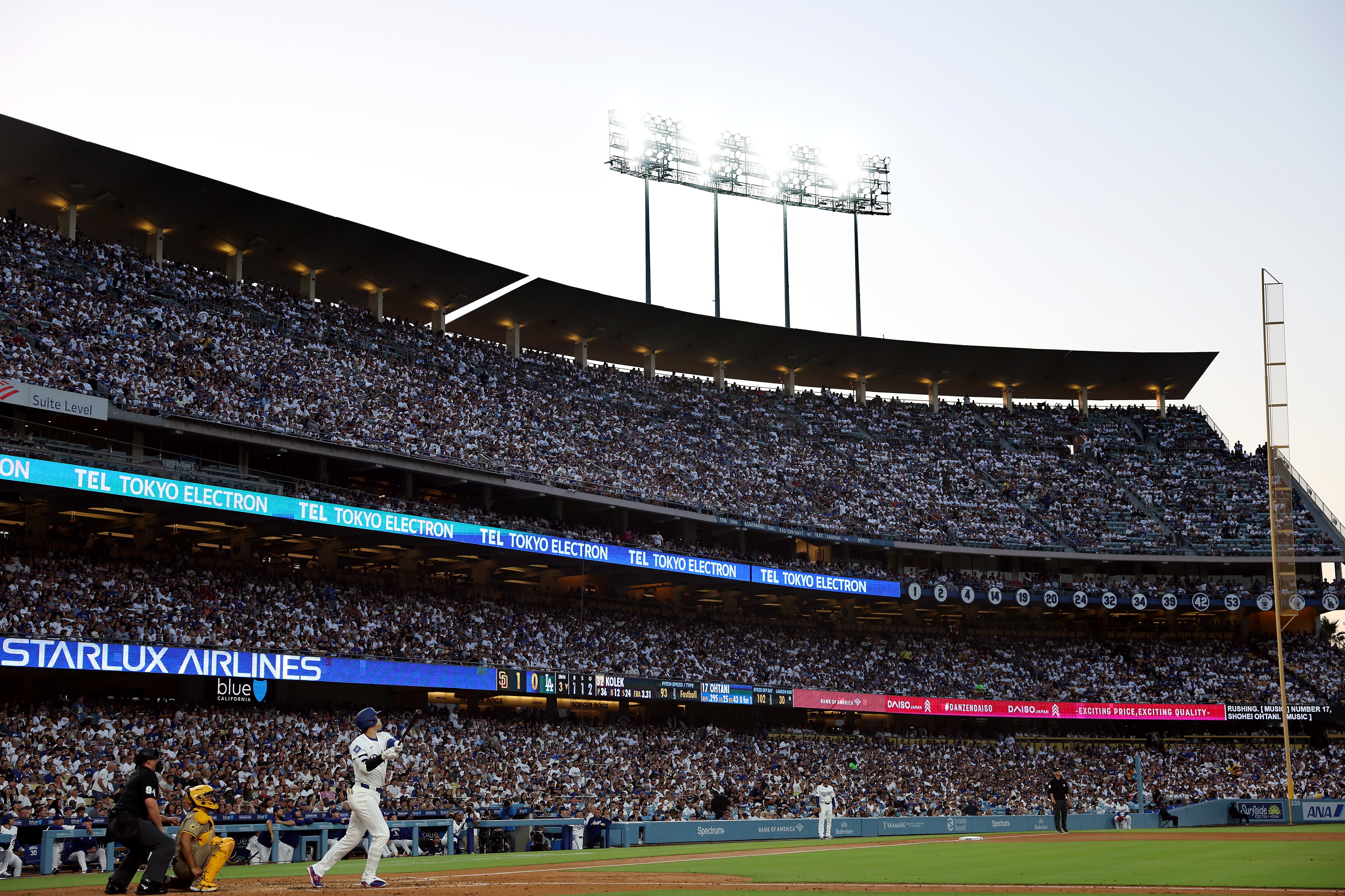 Esta decisión marcó un cambio significativo en la postura del equipo, criticado por su silencio durante las redadas recientes.