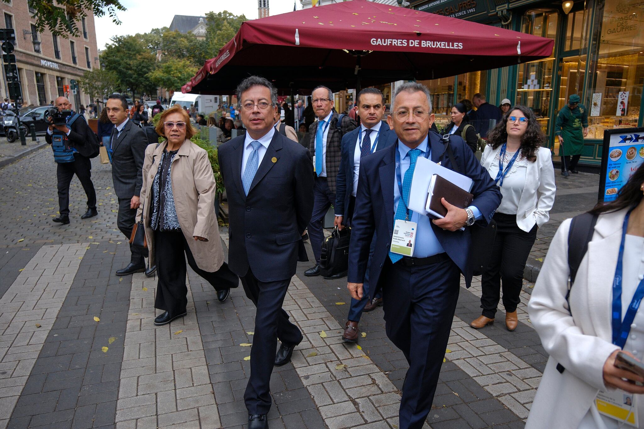 El presidente, Gustavo Petro, el 10 de octubre de 2025 en Bruselas (Bélgica). Estuvo acompañado por la canciller colombiana, Rosa Yolanda Villavicencio, y por el embajador de Colombia en Bruselas, Daniel Prado Albarracín