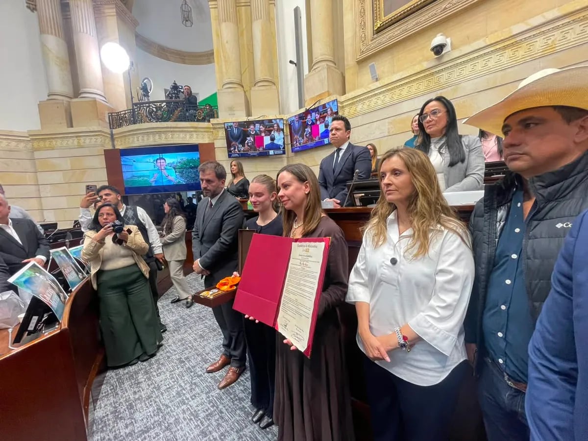 Congreso rinde homenaje póstumo al senador Miguel Uribe Turbay