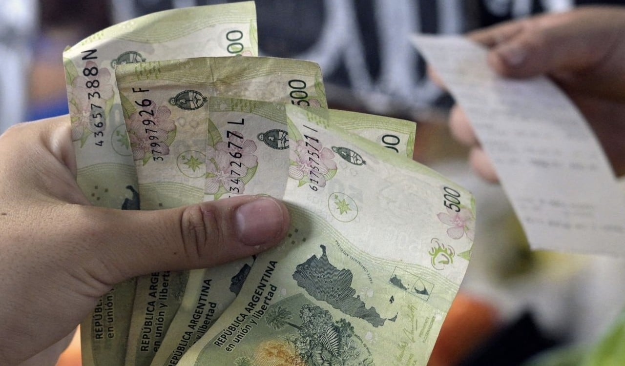 El dinero no alcanza para comprar los alimentos necesarios debido a la inflación