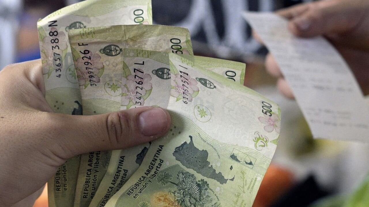 El dinero no alcanza para comprar los alimentos necesarios debido a la inflación