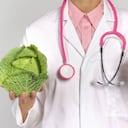 Expertos recomiendan una alimentación saludable y rutinas de ejercicio para reducir el colesterol. Foto: Gettyimages.