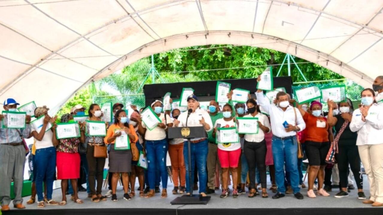Entrega de títulos de tierras en Cartagena