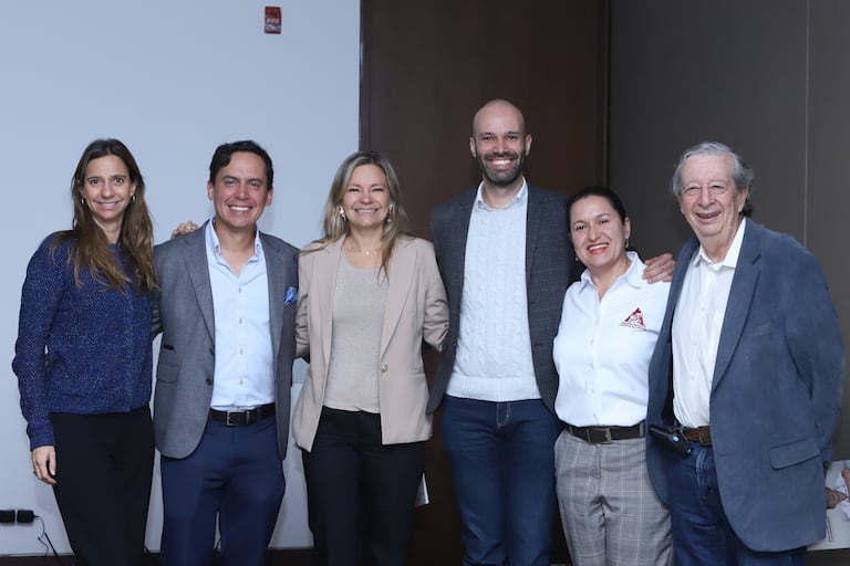 María Figueroa, rectora del Colegio Marymount; Marcelo Burbano, cofundador de Arukay; Daniel Tobón, fundador y CEO de Welbin, y Sonia Villamizar, coordinadora del Programa de Educación de la Federación Nacional de Cafeteros.