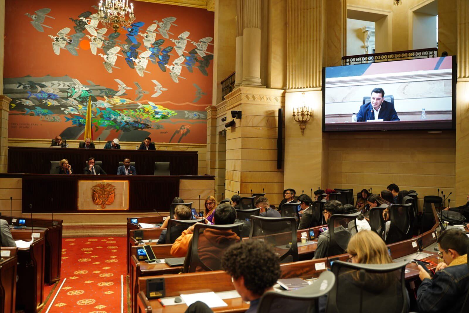 El secretario de Transparencia de la Presidencia hizo la denuncia en el Congreso.