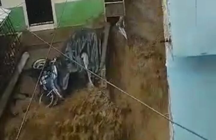 Fuerte aguacero causó inundaciones en la autopista Medellín - Bogotá y el municipio de El Peñol, Antioquia