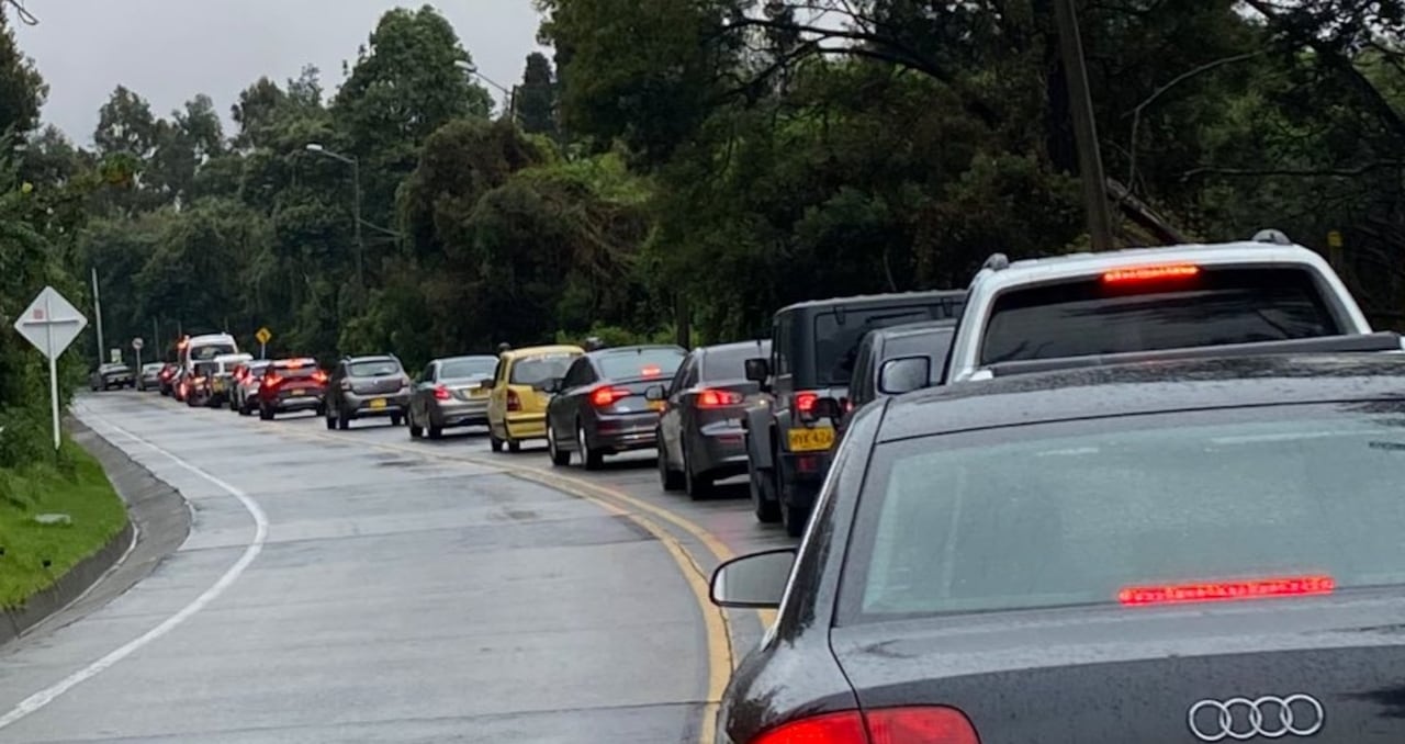 Colapsada la movilidad en la vía La Calera - Bogotá