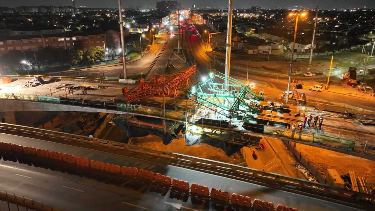 La finalización de la superestructura se realizó en la madrugada de este viernes con la fundición de la dovela central, que unió los dos extremos del puente norte