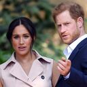 El príncipe Harry y su esposa Meghan Markle anunciaron que dan un "paso atrás" en sus funciones en la familia real.