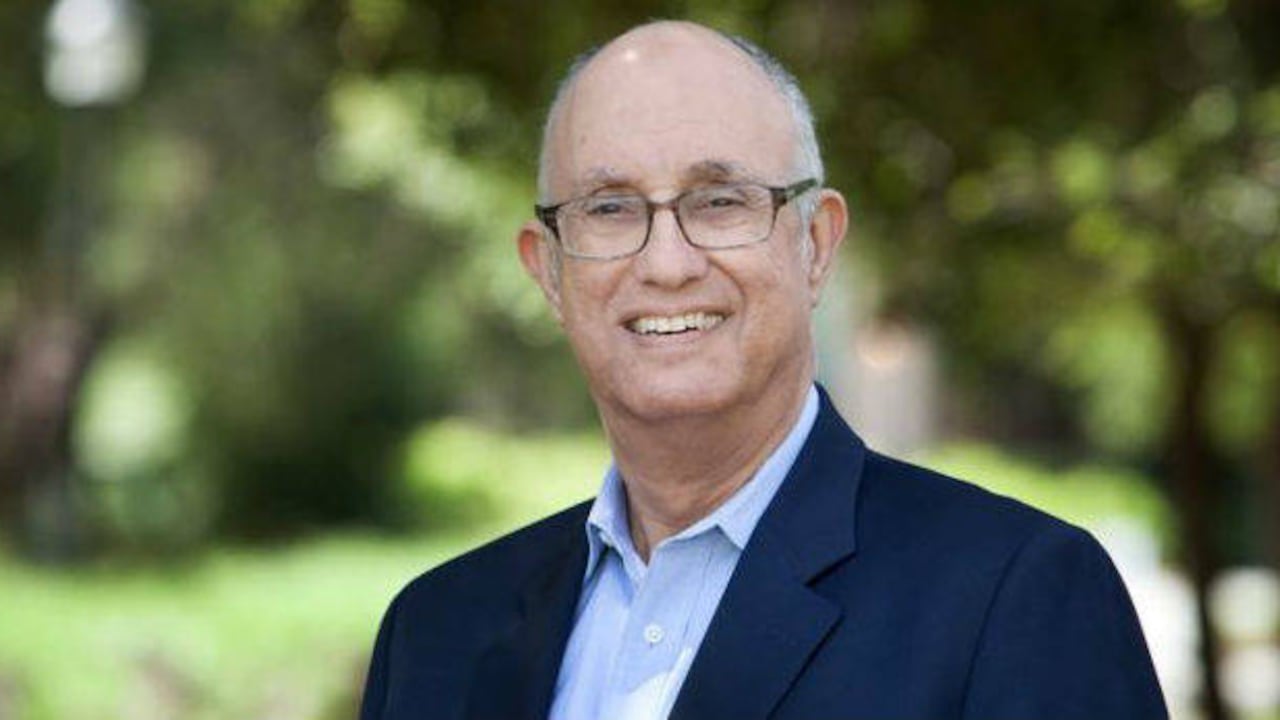 Jeffrey Pfeffer, profesor de la Universidad de Stanford, es autor del libro Muriendo por un salario. BBC Mundo