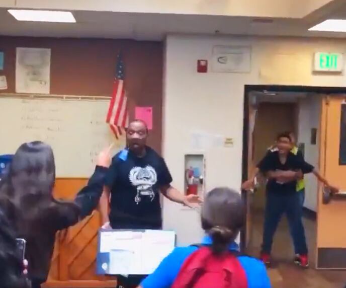 Enfrentamiento entre profesor y alumno