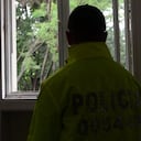 Con nueve años en la institución y seis como agente encubierto, este patrullero combate las bandas de microtráfico. Y no es, precisamente, el dinero el que lo motiva a arriesgar su vida al convivir entre los delincuentes que persigue.