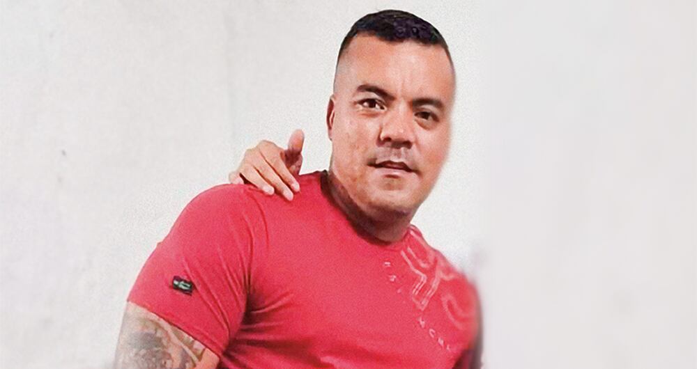    El intendente Rubén Cadavid llevaba 18 años vinculado a la Policía Nacional. La persona que lo asesinó es alias Fausto. 