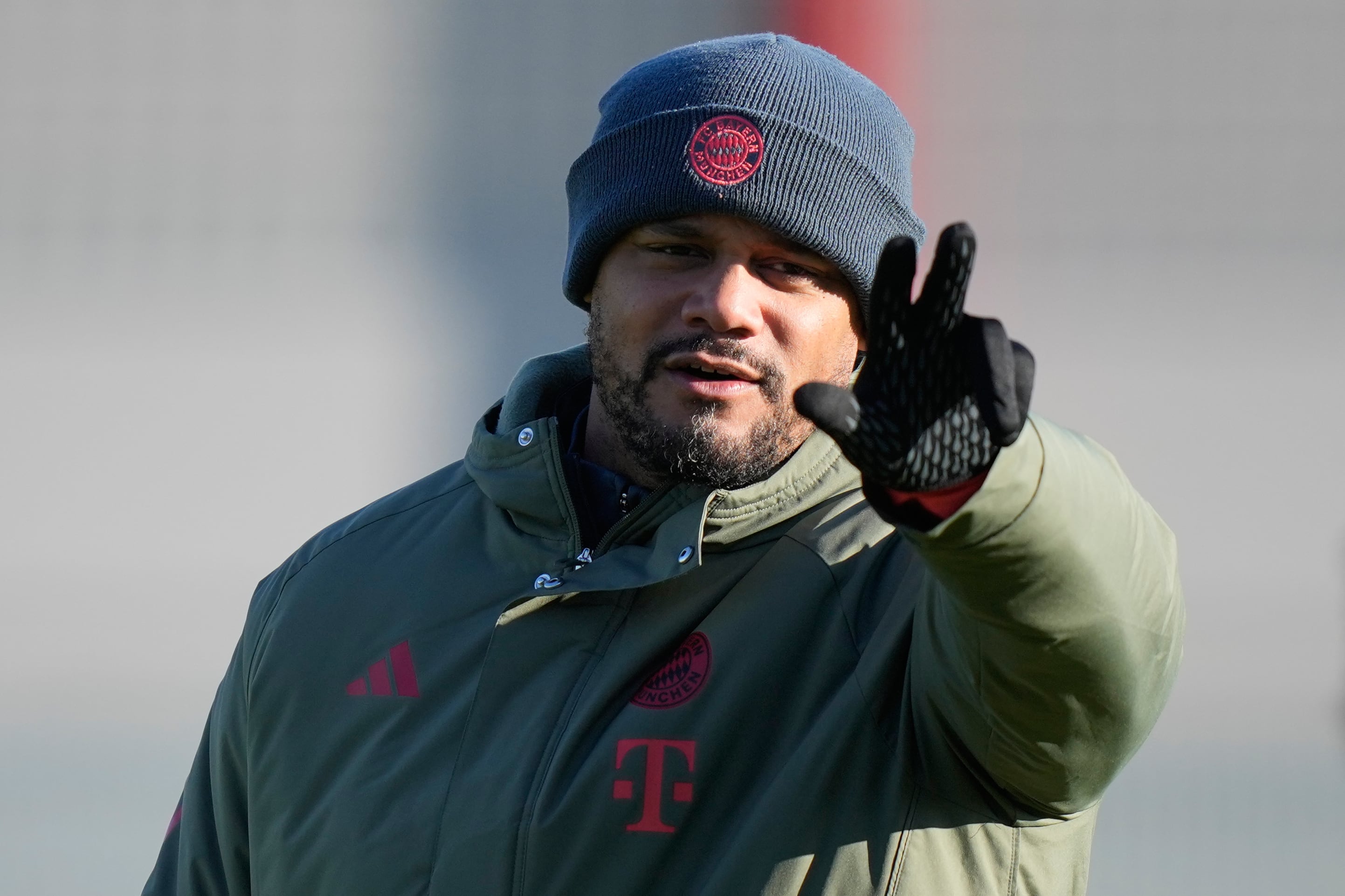 Bayern's head coach Vincent Kompany gestures during a training session in Munich, Germany, Tuesday, Jan. 20, 2026, ahead of the Champions League opening phase soccer match between FC Bayern and Union Saint-Gilloise. (AP Photo/Matthias Schrader)