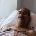 Sobreviviente del terremoto en Turquía recibe atención médica en el hospital de la ciudad de Mersin.